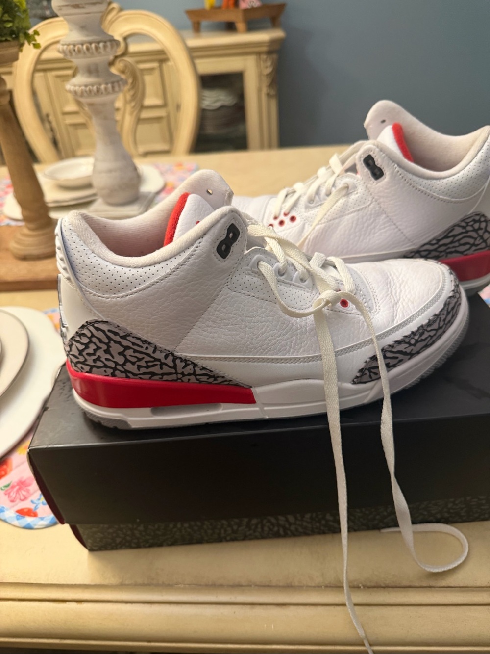Nike Men’s Athletic Shoes White Black Red - Picture 3 of 9